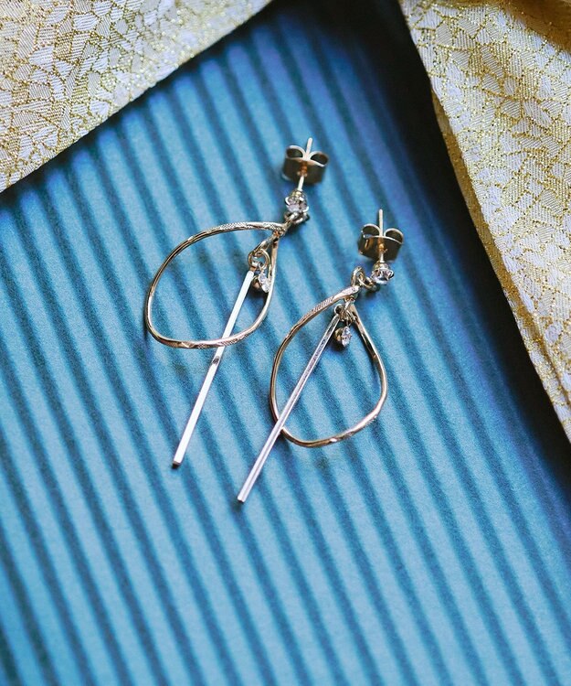 Tiaclasse ドロップバーピアス ゴールド