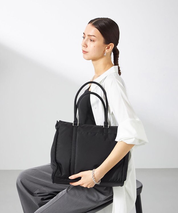 Y'SACCS 【ムック本掲載】ツイルナイロン　スクエアトート　Mサイズ ブラック