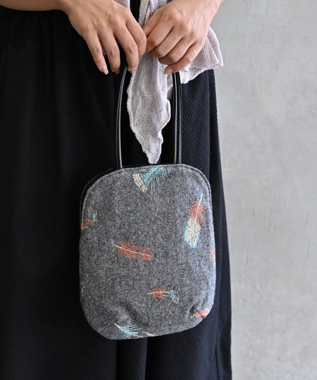 AND WOOL 鳥の羽刺繍のバッグ グレー