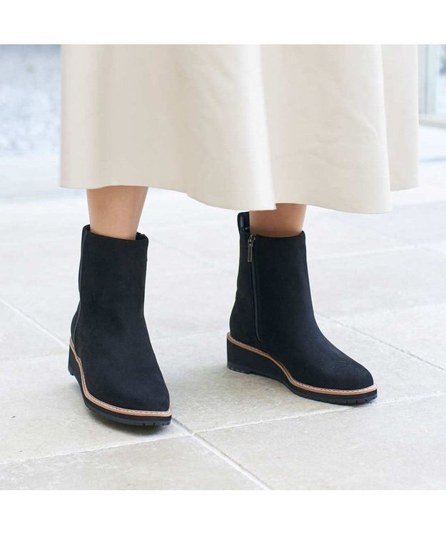 MODE ET JACOMO <carino>【レイン・スノー対応】ウエッジヒールショートブーツ ブラックスエード