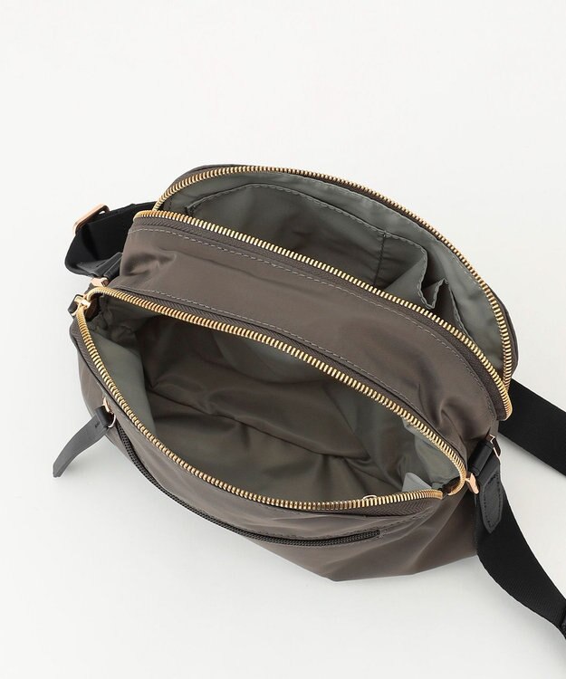 LA BAGAGERIE ウォータープルーフナイロン　スクエアショルダー グレー