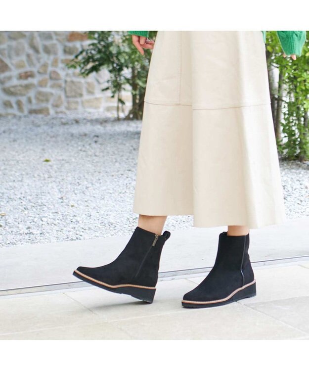MODE ET JACOMO <carino>【レイン・スノー対応】ウエッジヒールショートブーツ ブラックスエード