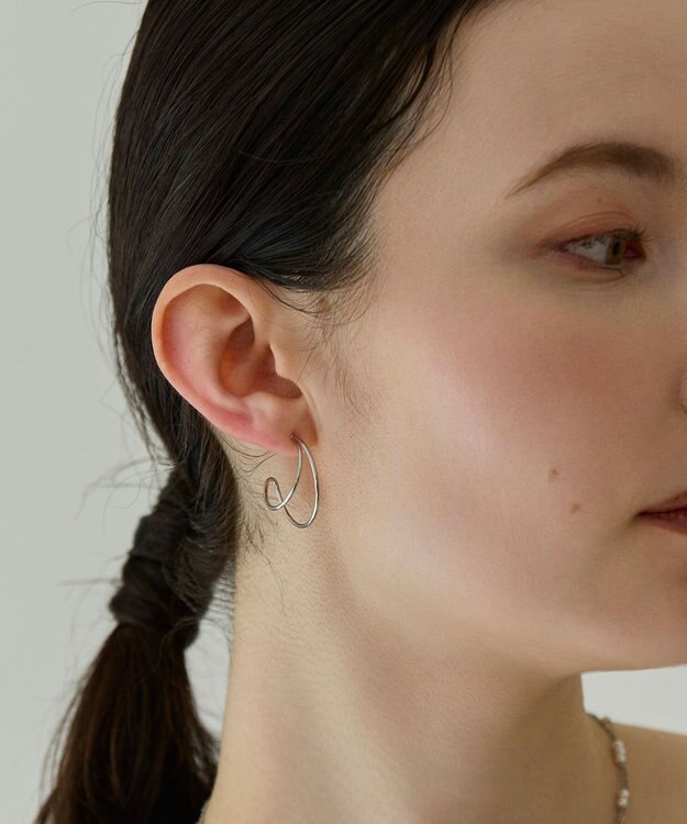Phoebe 〈金属アレルギー対応〉クレセントレイヤーフープピアス　シルバー　ステンレス シルバー