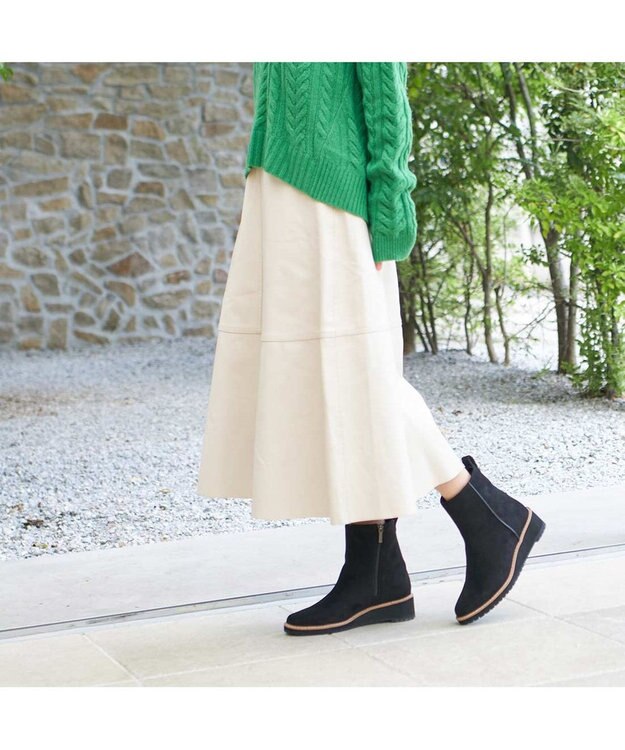 MODE ET JACOMO <carino>【レイン・スノー対応】ウエッジヒールショートブーツ ブラックスエード