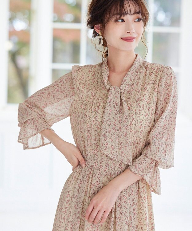 Tiaclasse L 【洗える】程良い透け感のプリントボウタイワンピース アイボリー