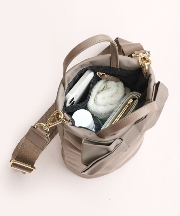 TOCCA 【泉里香さん着用】RIBBON KNOT NYLON MULTI BAG ナイロンマルチバッグ ベージュ系