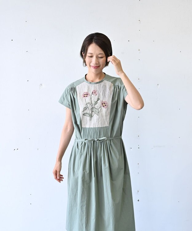 muuc 〈遠州織物〉ウエスト紐付き フレンチスリーブ ポピーの花刺繍 ワンピース グリーン