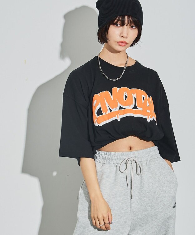 WEGO 【ユニセックス着用ITEM/ネックレス付き】アクセ付きグラフィックT（S） ブラックその他