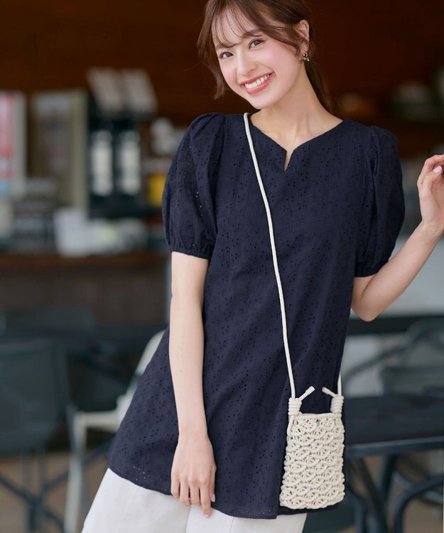 Tiaclasse 【2TYPE/総レース・袖レース】パンチングレースパフスリーブチュニックブラウス Aネイビー(総レース）