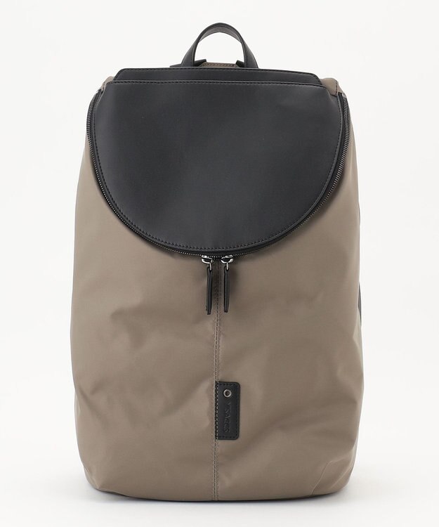 Y'SACCS 【CORDURA×リサイクルレザー】ラウンドフラップリュック グレージュ