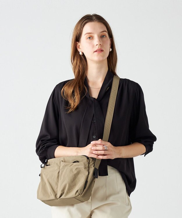 LA BAGAGERIE 【MONICA】フロントポケットショルダーバッグ グレージュ