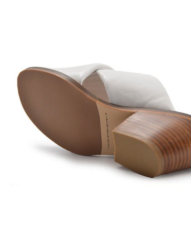 APOM パテッドストラップチャンキーヒールミュール60 ホワイト