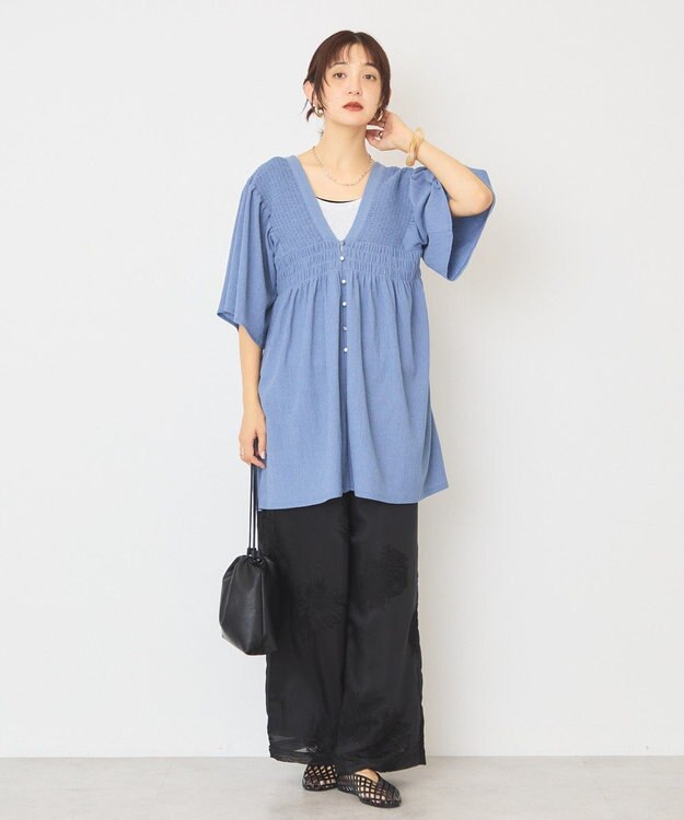 AMERICAN HOLIC 【先行予約】【WEB限定】主役級ラク映え：前後2WAY Vネックシャーリングチュニックブラウス Blue