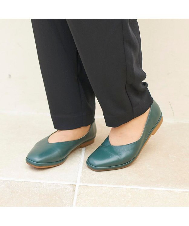 ing <ing>【サスティナブルシリーズ】Vカットフラットパンプス グリーン