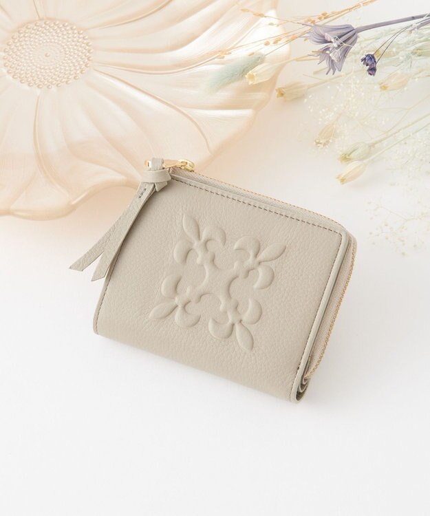 russet 【2025AW新作】エンボスモノグラムハーフウォレット(SO-437) GrayBeige