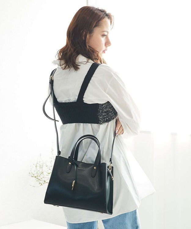 style code 【MERCURYDUO/マーキュリーデュオ】両アオリポケットサイド配色大開き開口 超軽量ハンドバッグ キーチャーム付 ブラック