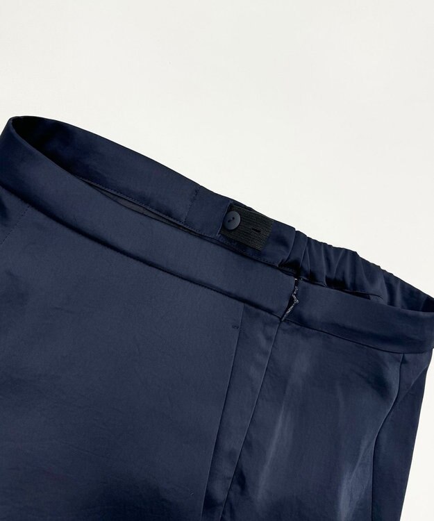 ICB 【MAG×スタイリストコラボ】シャイニーシアーニット×サテンストレートパンツ ベージュニット×ネイビーパンツ