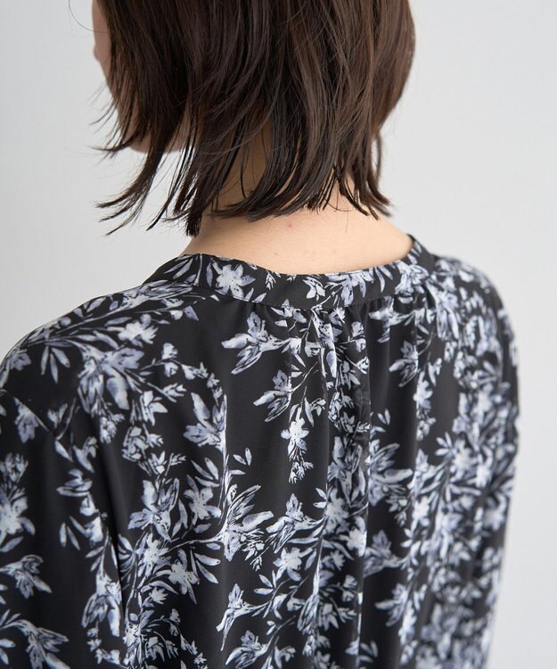 YECCA VECCA ボタニカル柄ボウタイプリーツワンピース Black