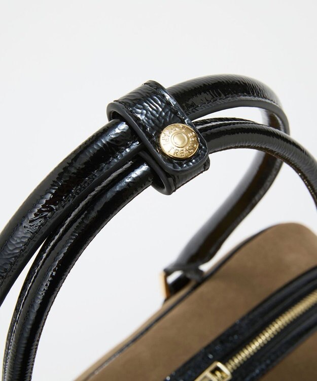 TOPKAPI 【TREASURE TOPKAPI】スエード エナメルコンビ ワイド ボストンバッグ チャーム付き キャメル