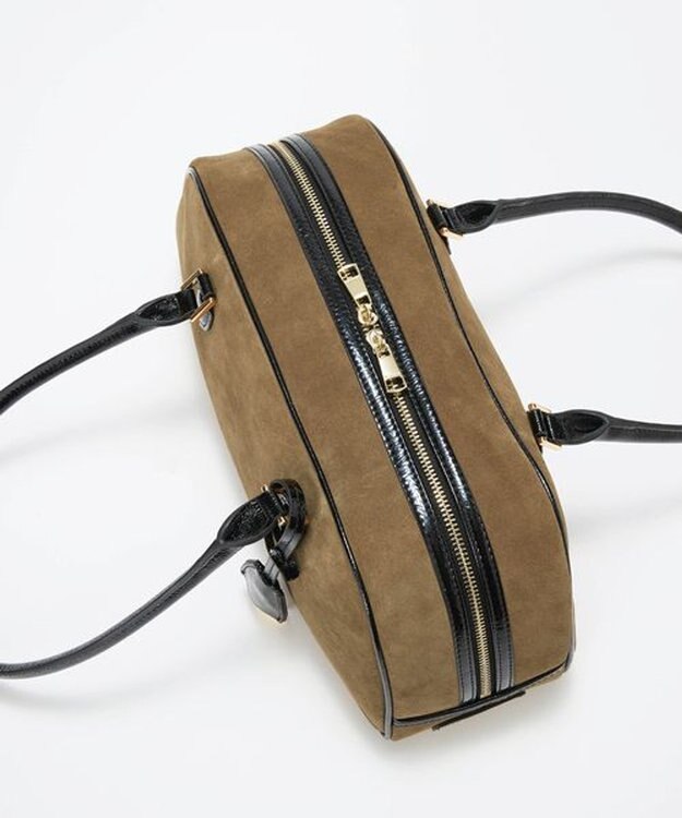 TOPKAPI 【TREASURE TOPKAPI】スエード エナメルコンビ ワイド ボストンバッグ チャーム付き キャメル