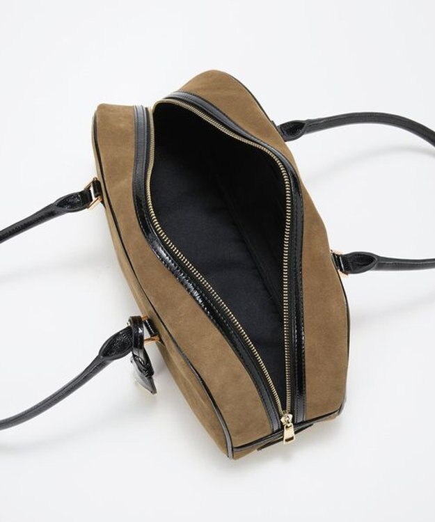 TOPKAPI 【TREASURE TOPKAPI】スエード エナメルコンビ ワイド ボストンバッグ チャーム付き キャメル