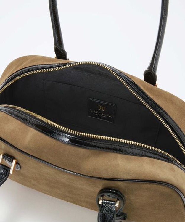 TOPKAPI 【TREASURE TOPKAPI】スエード エナメルコンビ ワイド ボストンバッグ チャーム付き キャメル
