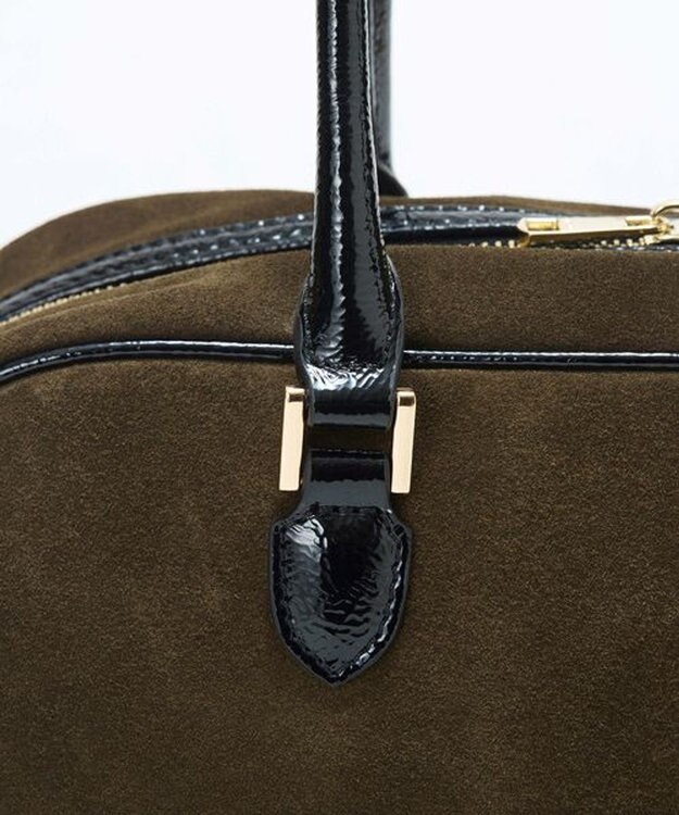 TOPKAPI 【TREASURE TOPKAPI】スエード エナメルコンビ ワイド ボストンバッグ チャーム付き カーキ