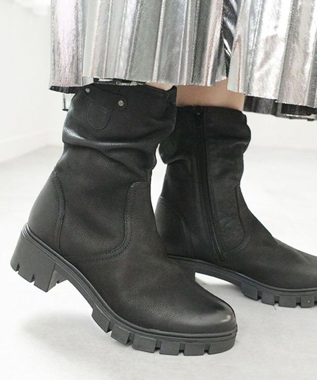 YELLO ミドル丈ブーツ 本革/高品質/履き心地抜群】ミドル丈ブーツ / Pointer