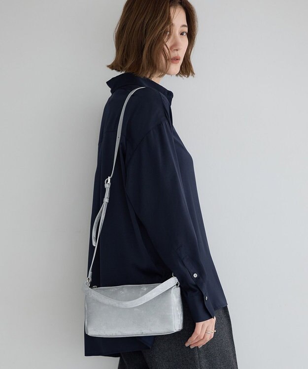 YECCA VECCA 【cache cache】シルクサテンPU筒型ショルダー Silver