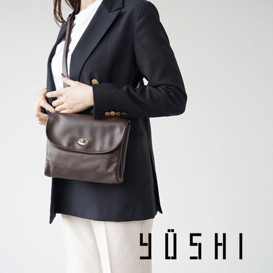 レザーの質感を楽しむ。シックで使い勝手の良いバッグを。