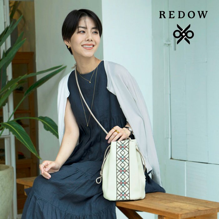 カジュアルにもキレイめにも合わせやすい、ビーガンレザーで作る「巾着型バッグ」