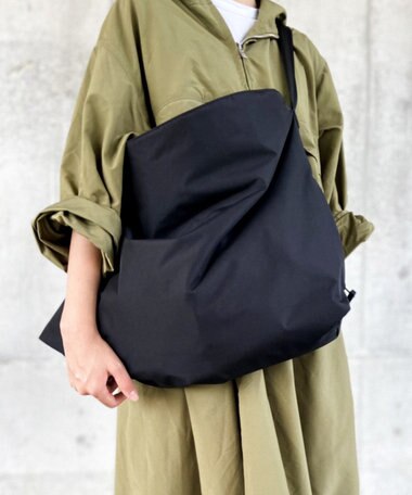 LIVERAL 【大容量】UKIE メッセンジャーバッグ