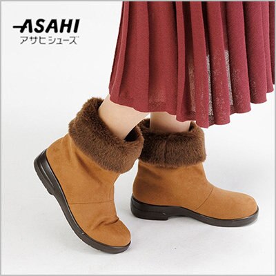 ファー素材で足元を温かい2WAYブーツ登場