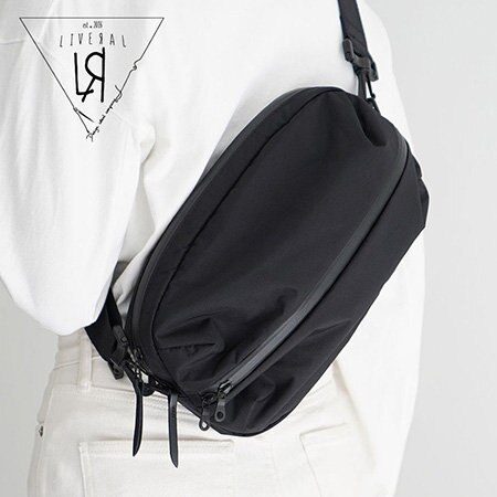 雨の日でも大丈夫！”防水”使用のボディバッグの秘密に迫る。