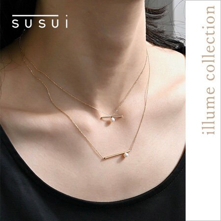 首元を上品にコーディネート