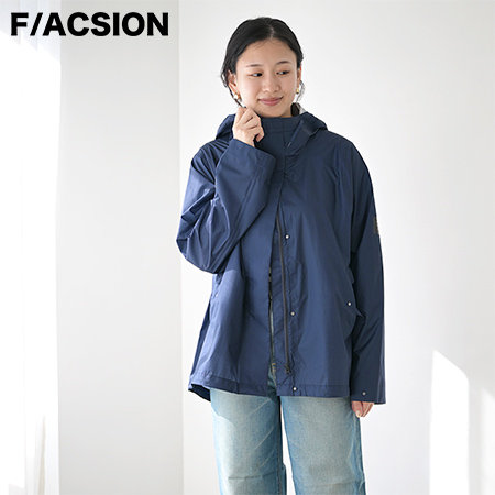 秋雨の時期に活躍するおしゃれなレインウェア。