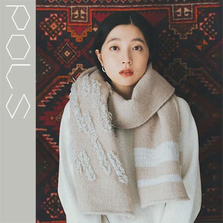 暖かさと上質を纏うウールカットジャガードストール