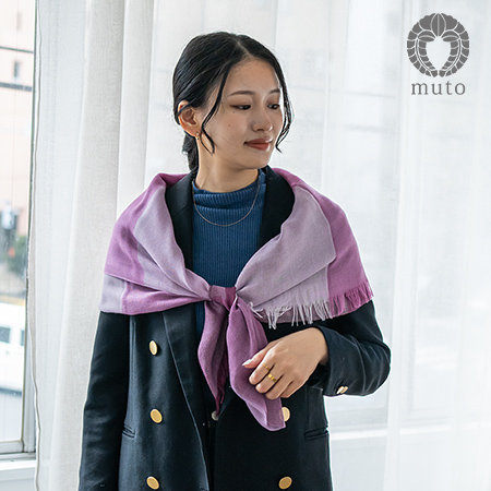 今から春先まで長く使える日本の華やかストール。