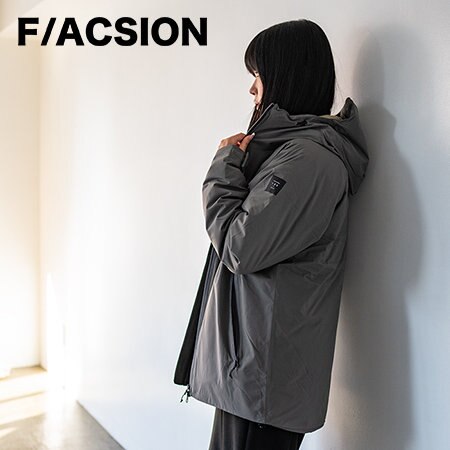 寒さ残る春先まで使える機能性アウター。