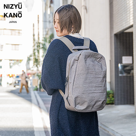 通勤などデイリーユースしやすい日本の万能バッグ。