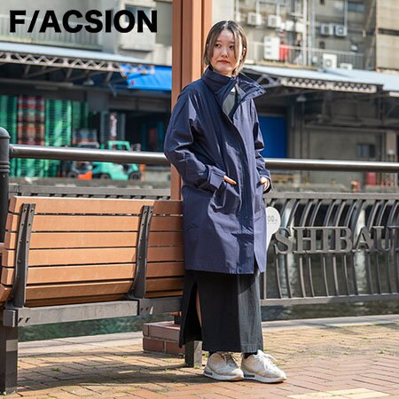 春先の安定しない気候でもおしゃれに過ごせるレインウェア