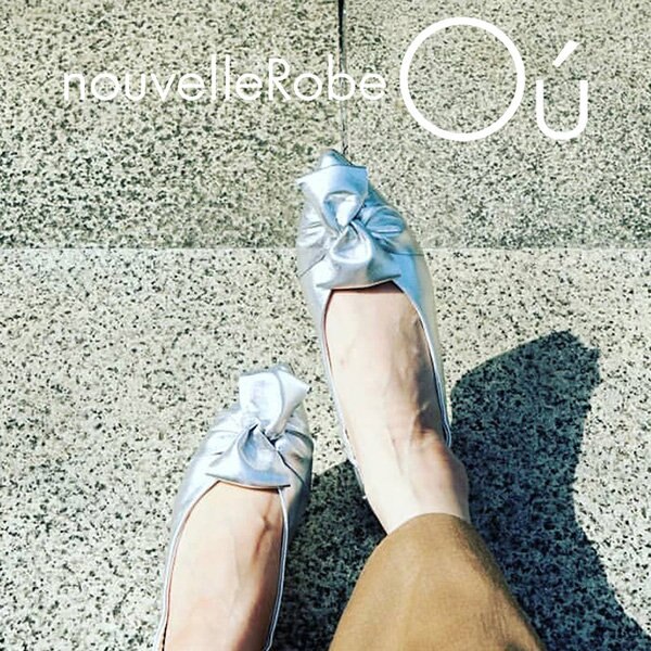 合わせやすくて快適！春のシルバーパンプス