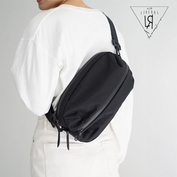 天候もシーンも選ばない。撥水＆速乾の万能ボディバッグ