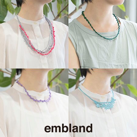 夏の首元を彩る華やか自然派アクセサリー