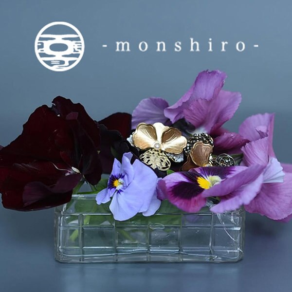 みずみずしい初夏の花々のアクセサリー