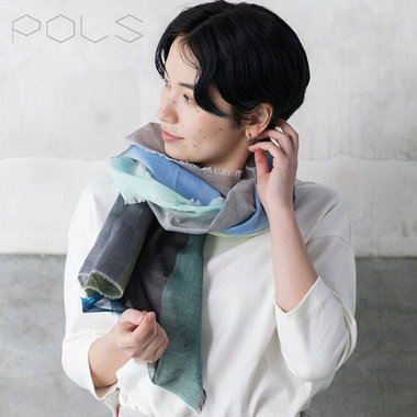 冬コーデに春色をひとさじ。POLSのストール