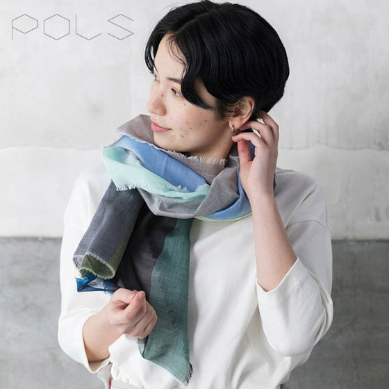 冬コーデに春色をひとさじ。POLSのストール