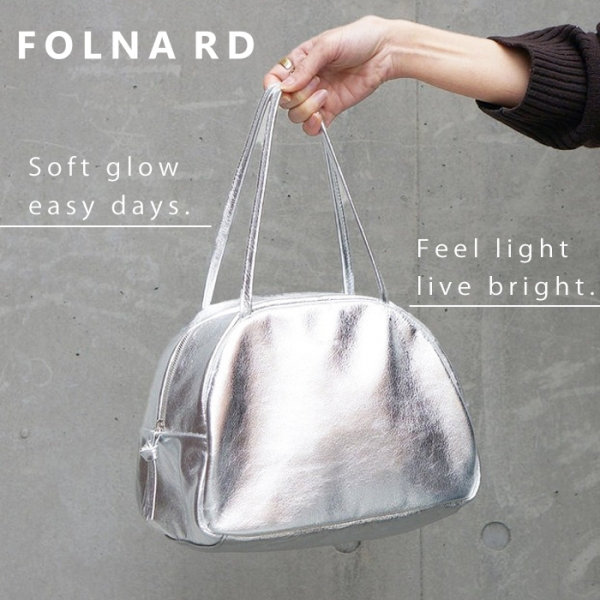 毎日にちょうどいい、やさしい輝きのボストンバッグ