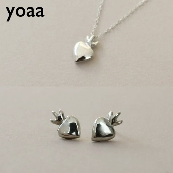 春のスタイルにひとさじの輝きを、yoaa のシルバーアクセサリー