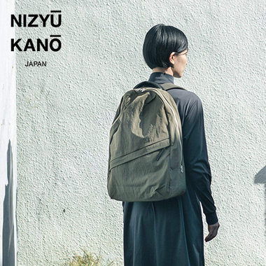 春のお出かけに活躍する軽量なバッグ